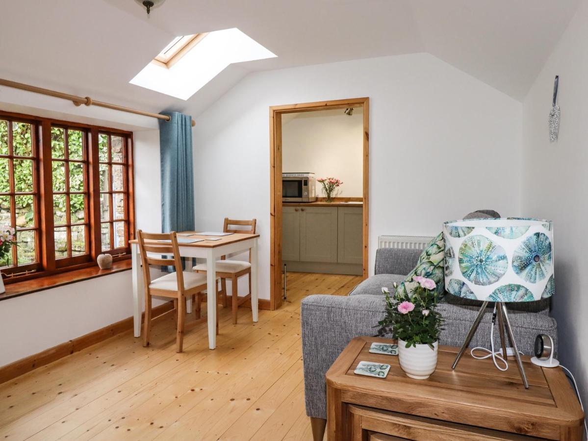 Little Orchard Barn Villa เซนต์ออสเทลล์ ภายนอก รูปภาพ