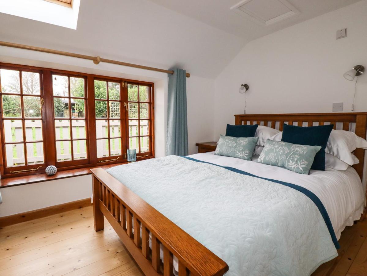 Little Orchard Barn Villa เซนต์ออสเทลล์ ภายนอก รูปภาพ